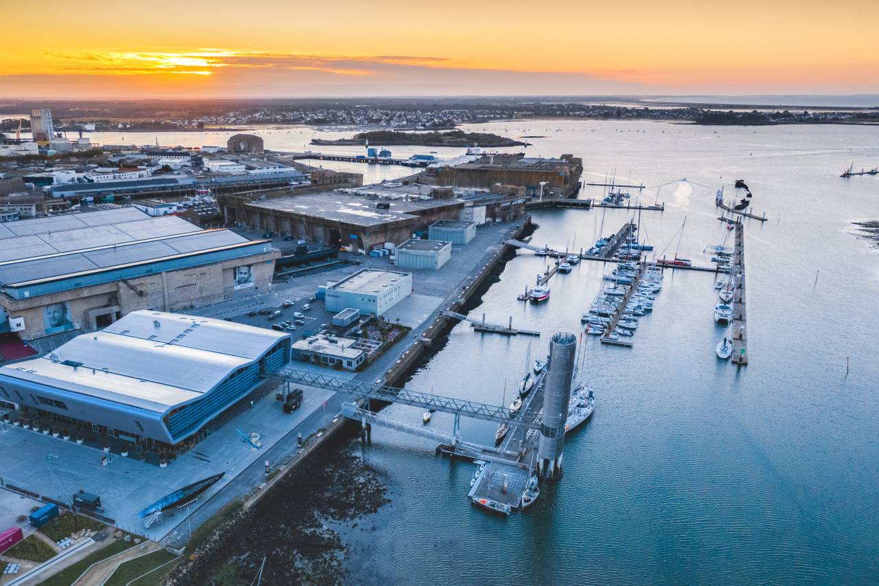 M200066 vue aerienne base de sous marins lorient la base rade thibault poriel lbst