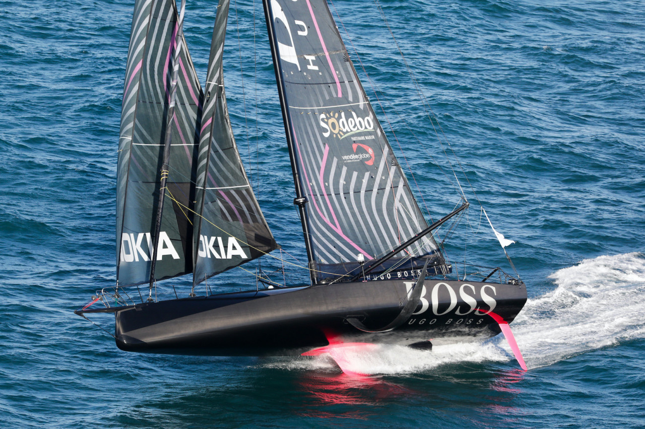 Alex Thomson departs Cape Town and ‘heads for home’ onboard HUGO BOSS