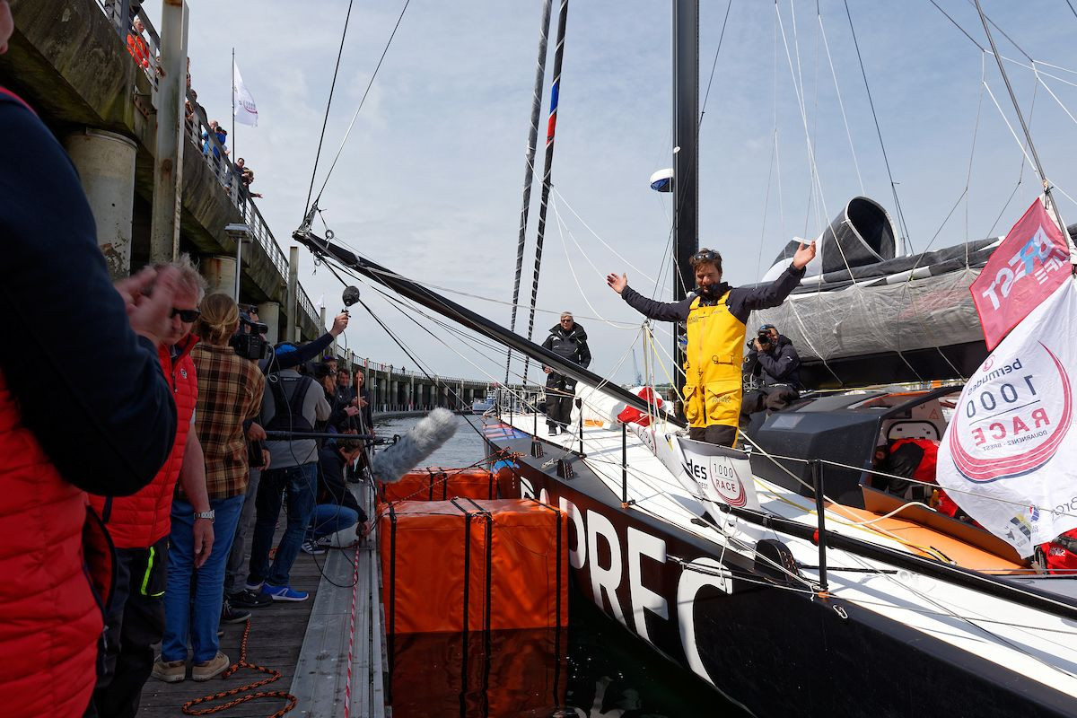 Arrivée de Sébastien Simon